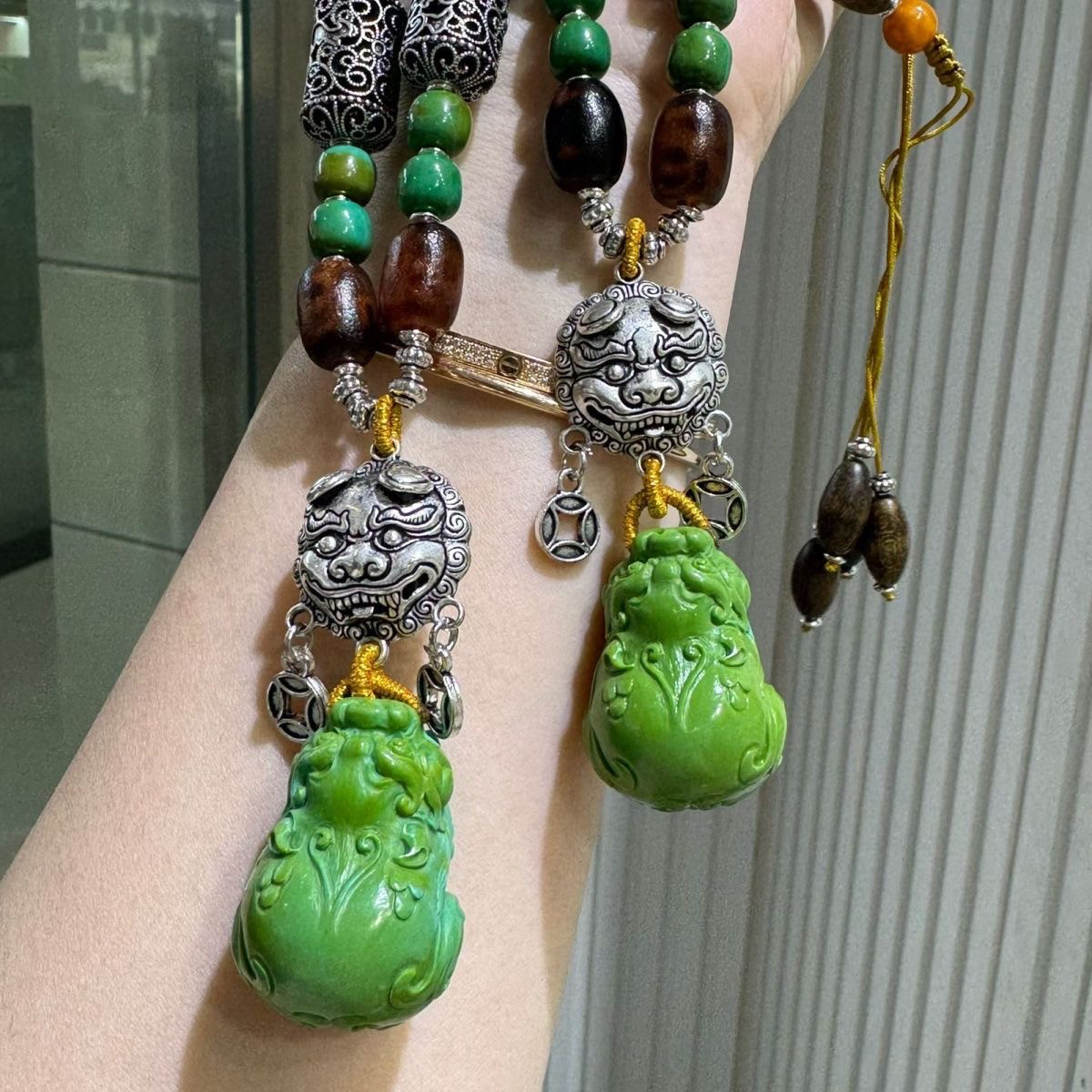原矿精工高瓷招财纳福老银吞金兽绿松石貔貅配沉香项链毛衣链国风