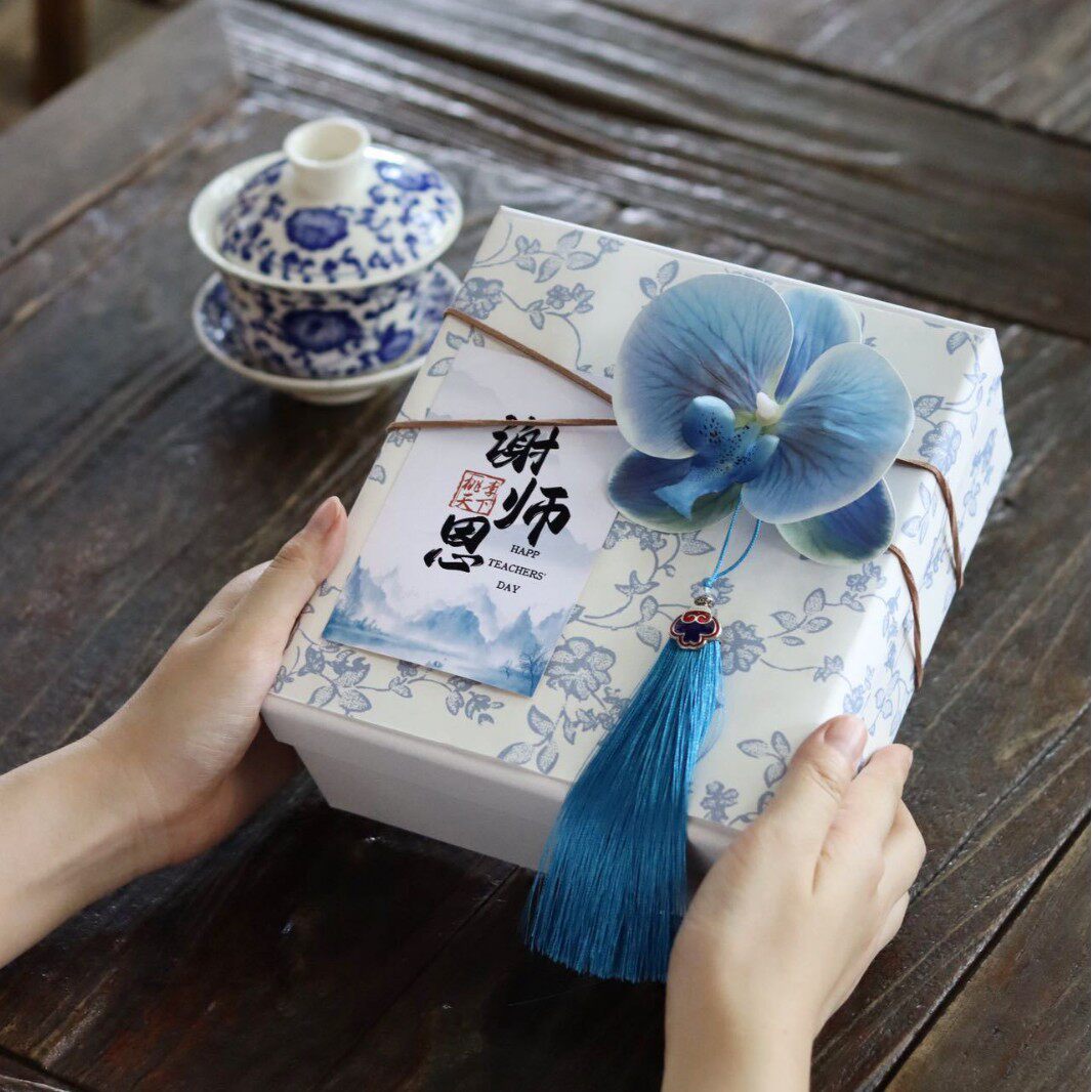 2025新款中秋节礼物青花瓷吕敷布伴手礼送客户员工实用高级感礼盒