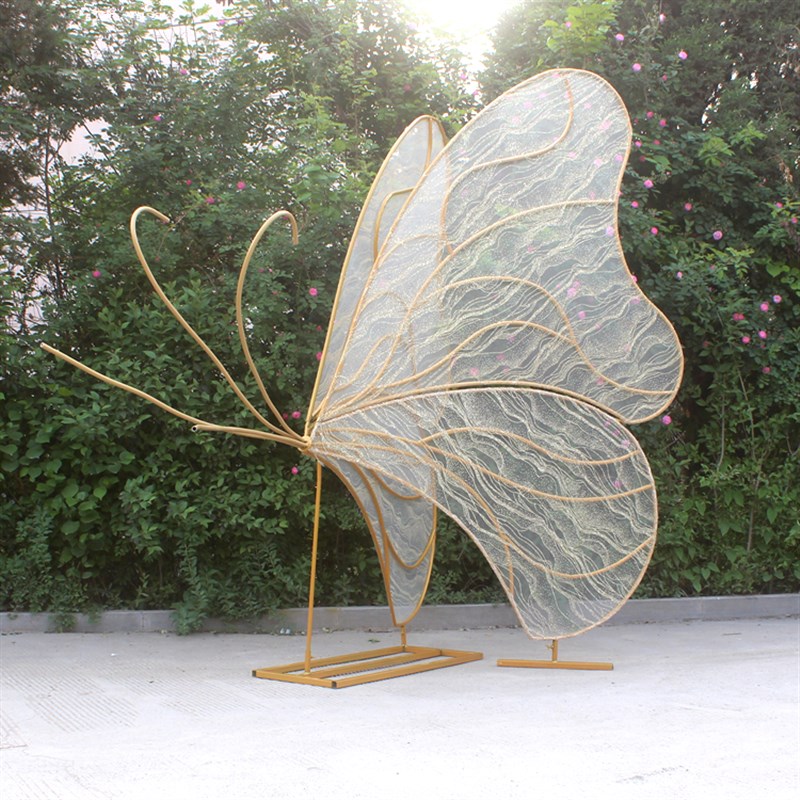 速发新款婚庆羽具景蝶背舞铁艺网纱蝴蝶道毛婚礼布置舞台装饰路引