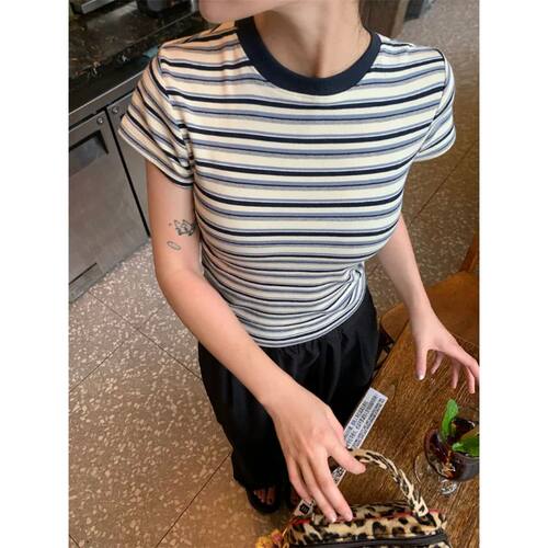 复古撞色条纹短袖T恤contrasting striped short sleeved T-shirt