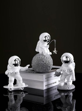 速发宇装员客厅电视柜装饰奢件轻摆风高档家居饰品太空人酒柜航饰