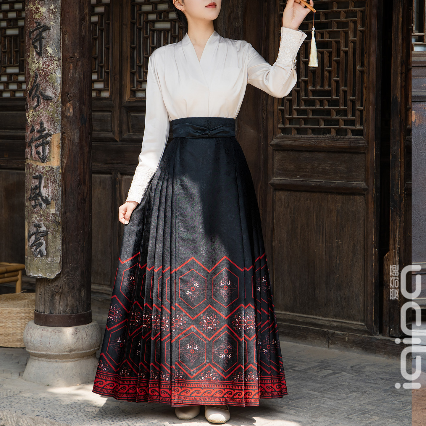 爱奇葩iqipa 黎韵赤玄马面裙2025新款黑红新中式黎族织锦纹样汉服