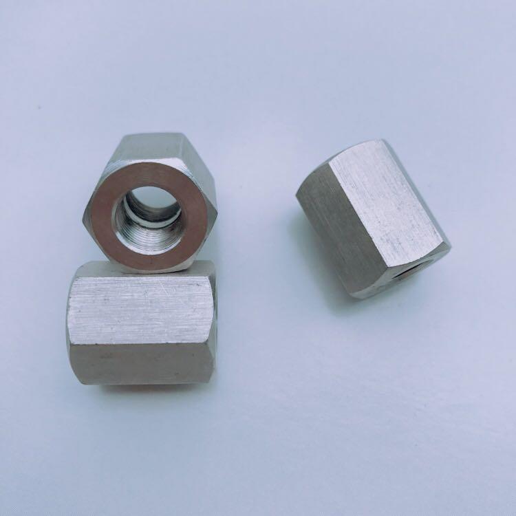 M10x1 不锈钢内丝接头 两边内螺纹 中间无螺纹 无隔断 压力25mpa