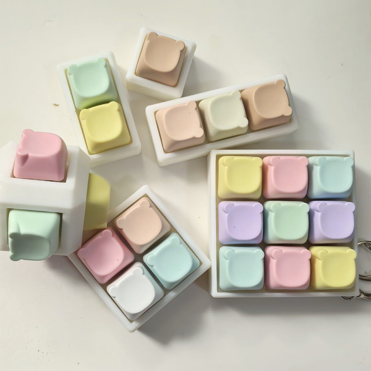 外贸彩虹熊头键盘减压钥匙扣玩具