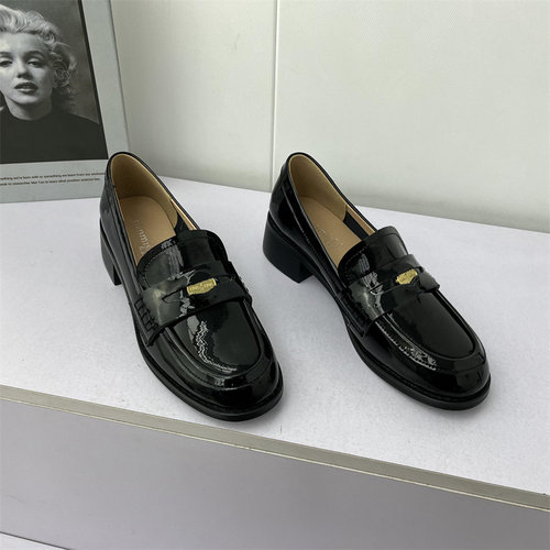 英伦中跟乐福鞋休闲漆皮女单鞋