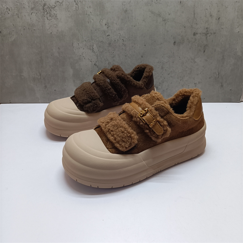 撤柜处理折扣外贸女鞋2025冬新款休闲舒适毛毛板鞋百搭厚底女棉鞋