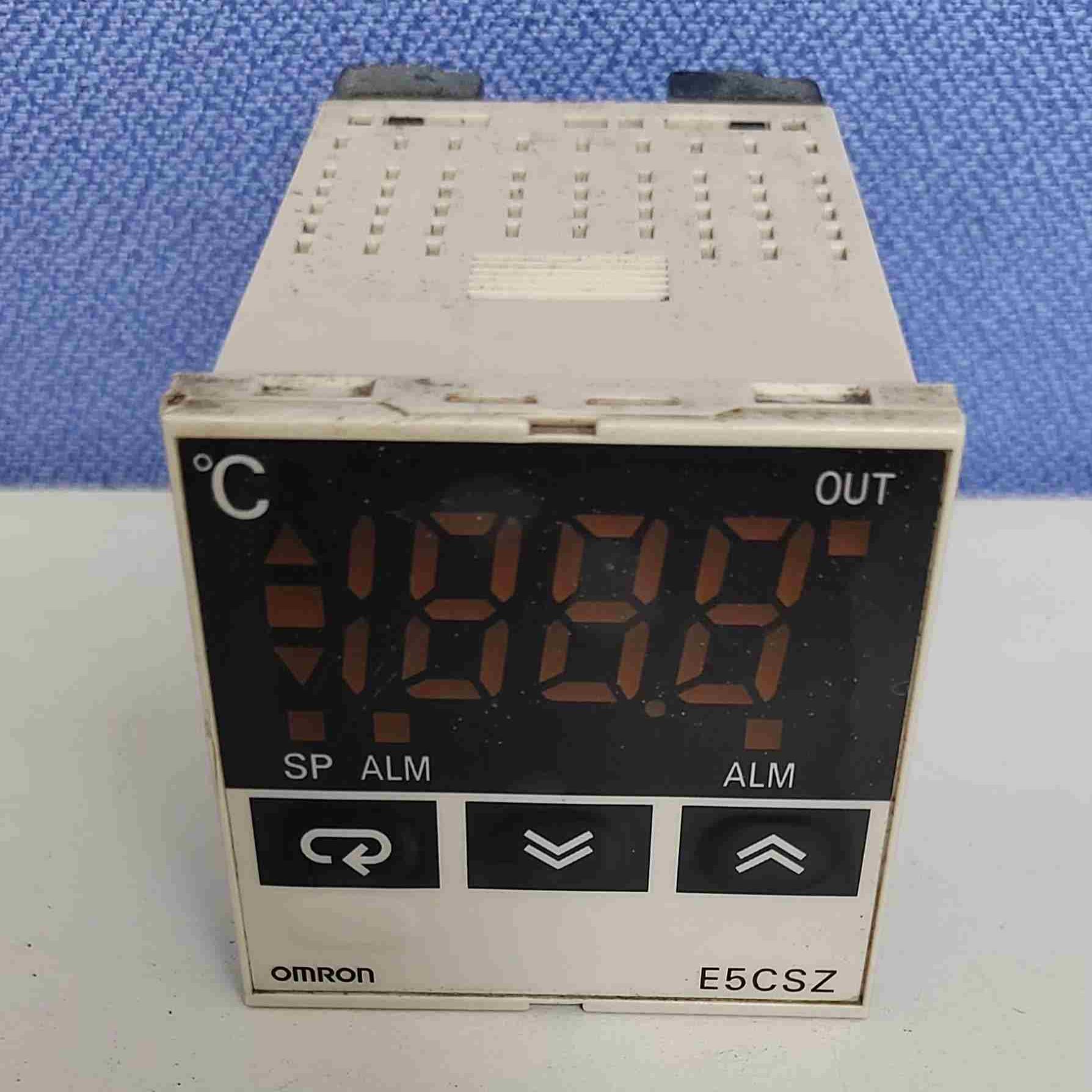 温控仪  温控器E5CSZ-R1T议价