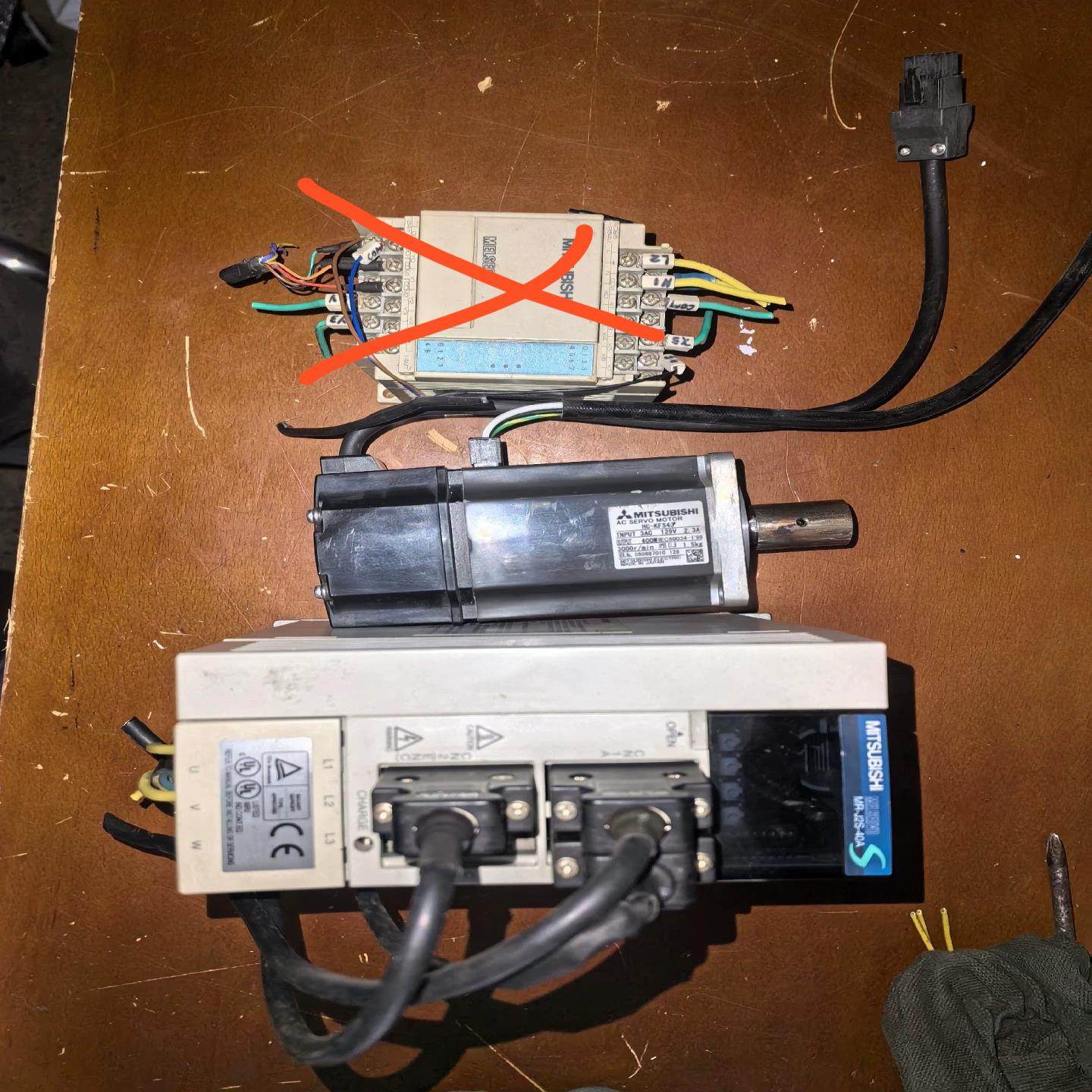 【顺庆】三菱驱动器 MR-J2S-40A【议价】