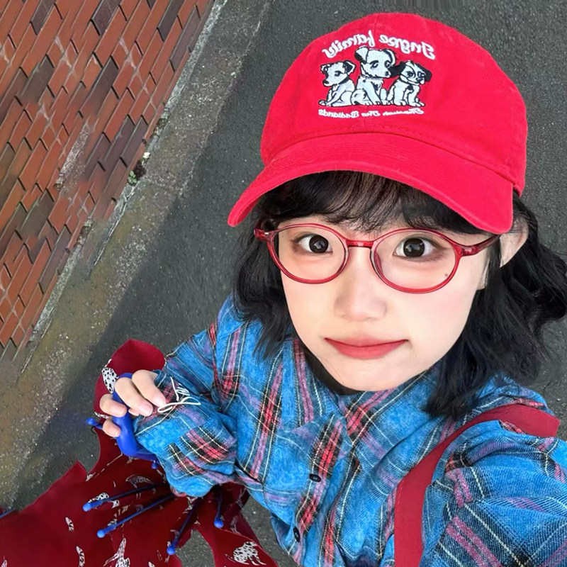 显白红色棒球帽子宽帽檐显脸小女2026新款可爱加大加深防晒鸭舌帽