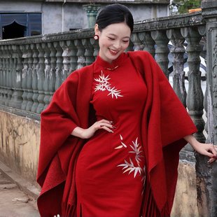 新年正红色披肩女外搭秋冬高级感仿羊绒订婚结婚流苏旗袍披风斗篷
