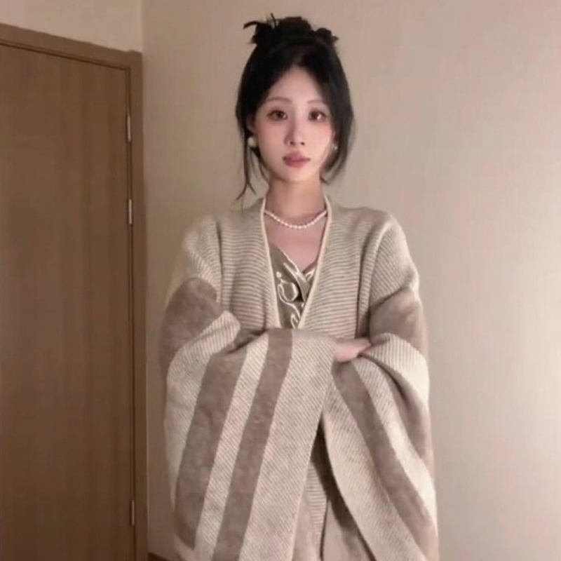 办公室空调房披肩外搭女2025新款春夏季针织围巾斗篷云南旅游披风