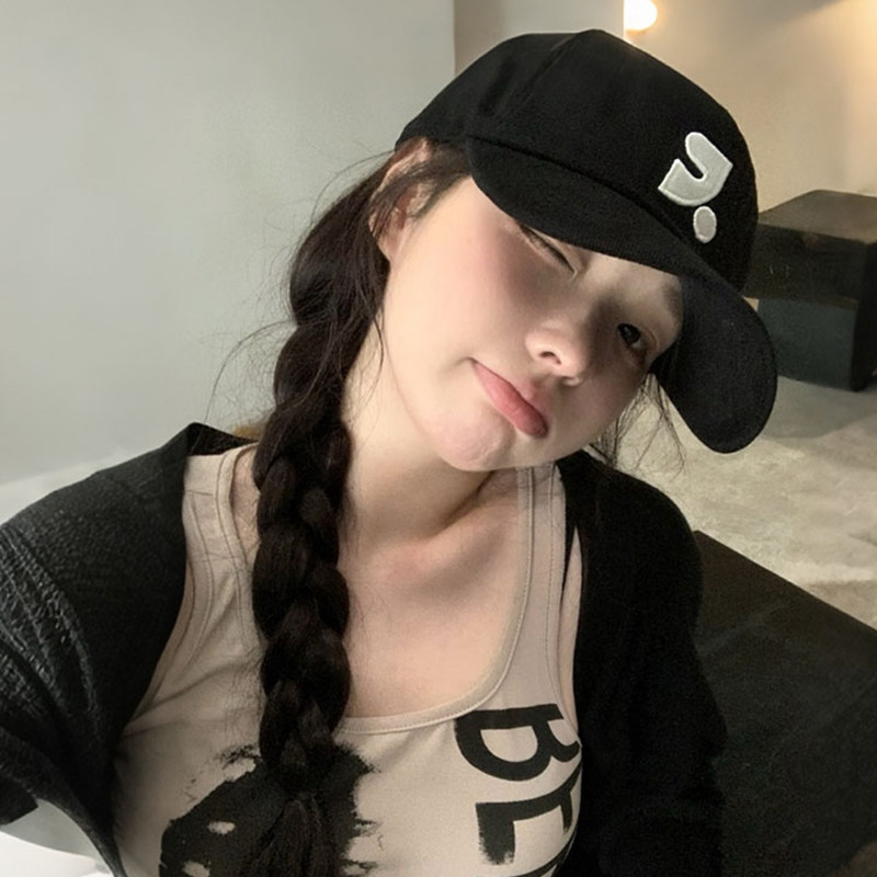 明星同款黑色刺绣鸭舌帽2026新款女显脸小大帽檐大头围遮阳棒球帽