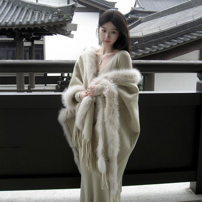 冬日氛围感毛绒绒披肩女外搭