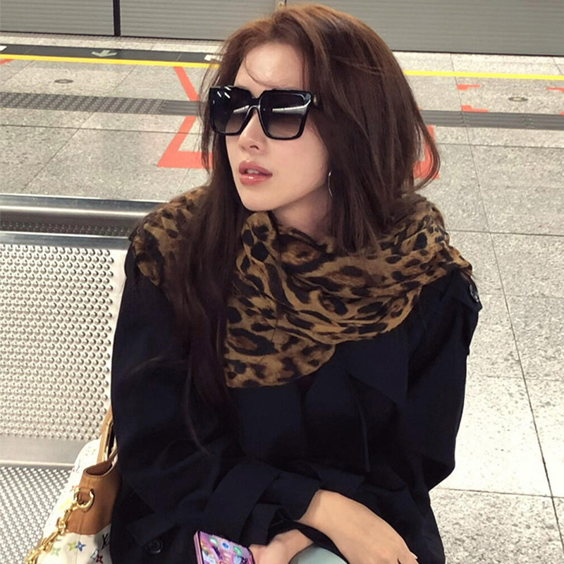 韩系复古棕色豹纹丝巾披肩女外搭配长条围巾系脖冬保暖高级感围脖