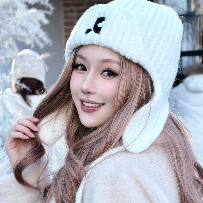 白色护耳帽女新款韩系字母刺绣针织毛线帽冬季保暖显脸小雷锋帽