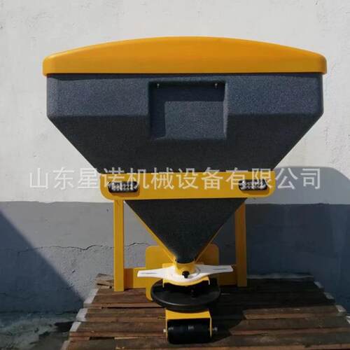 市政路面除雪设备电动小型车挂式融雪撒布机聚乙烯撒盐机