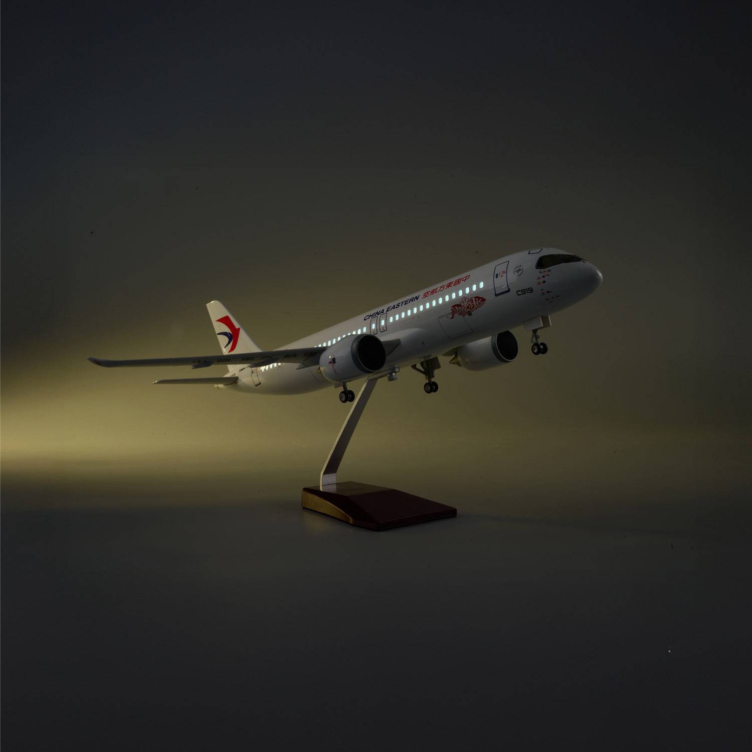带灯47cm东航C919客机飞机模型东方航空仿真闪耀中国红摆件1:82