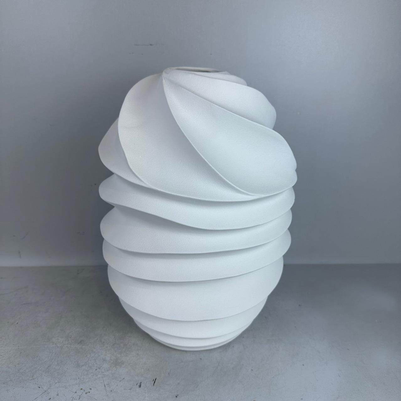 花现代手工拈创意瓷花瓶样板间房摆件客陶厅白色装饰品VCV花器