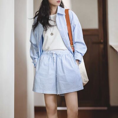 女士蓝白条纹抽绳高腰休闲短裤
