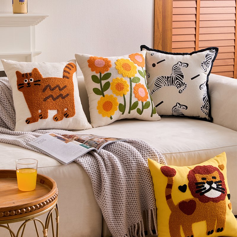 客厅沙发抱枕卡j通绣花枕套可爱不含芯靠垫卧室床头腰靠高级感靠