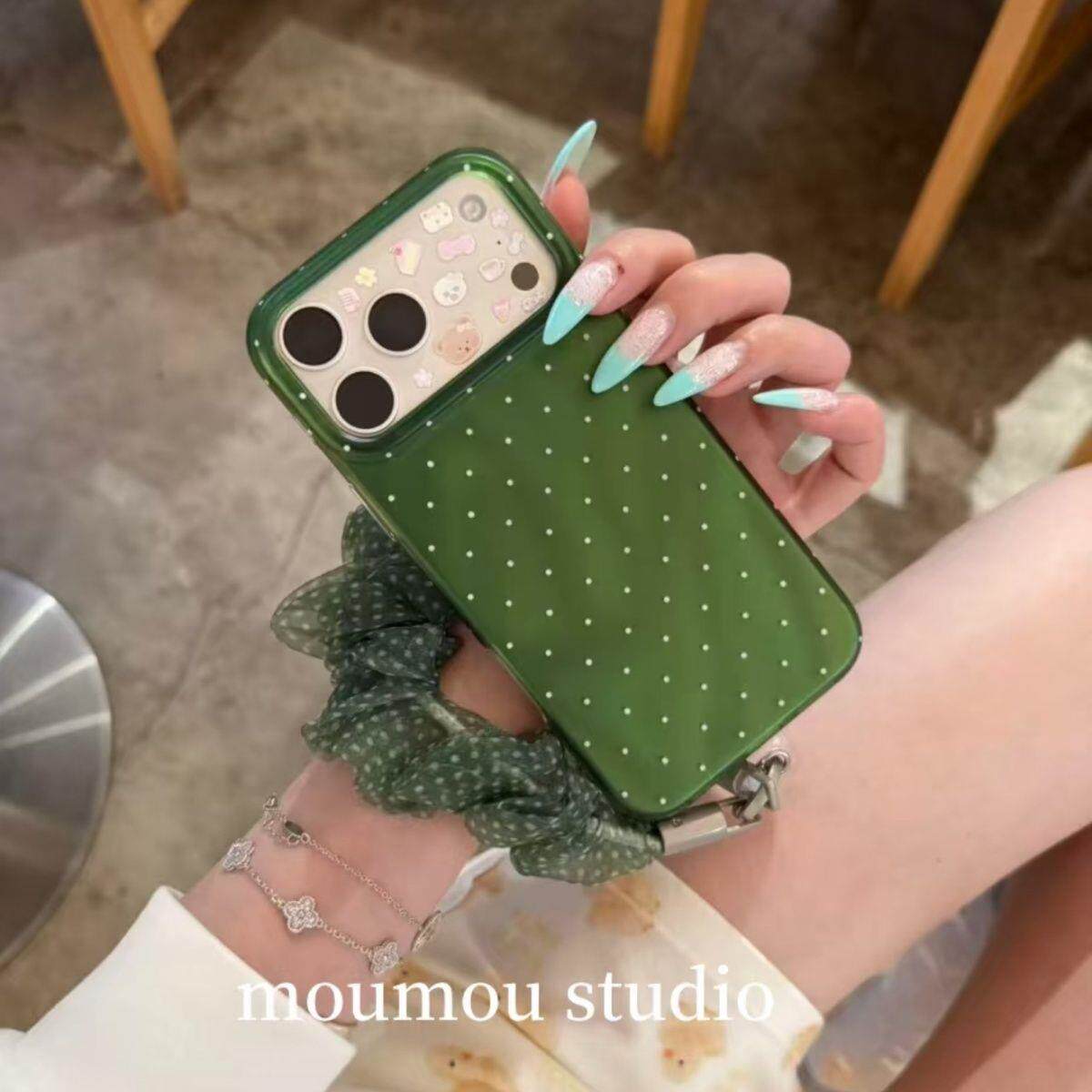 个性时尚绿色波点适用苹果18promax手机壳iphone17pro女新款16pro小众高级感15pro蕾丝腕带17创意防摔保护套