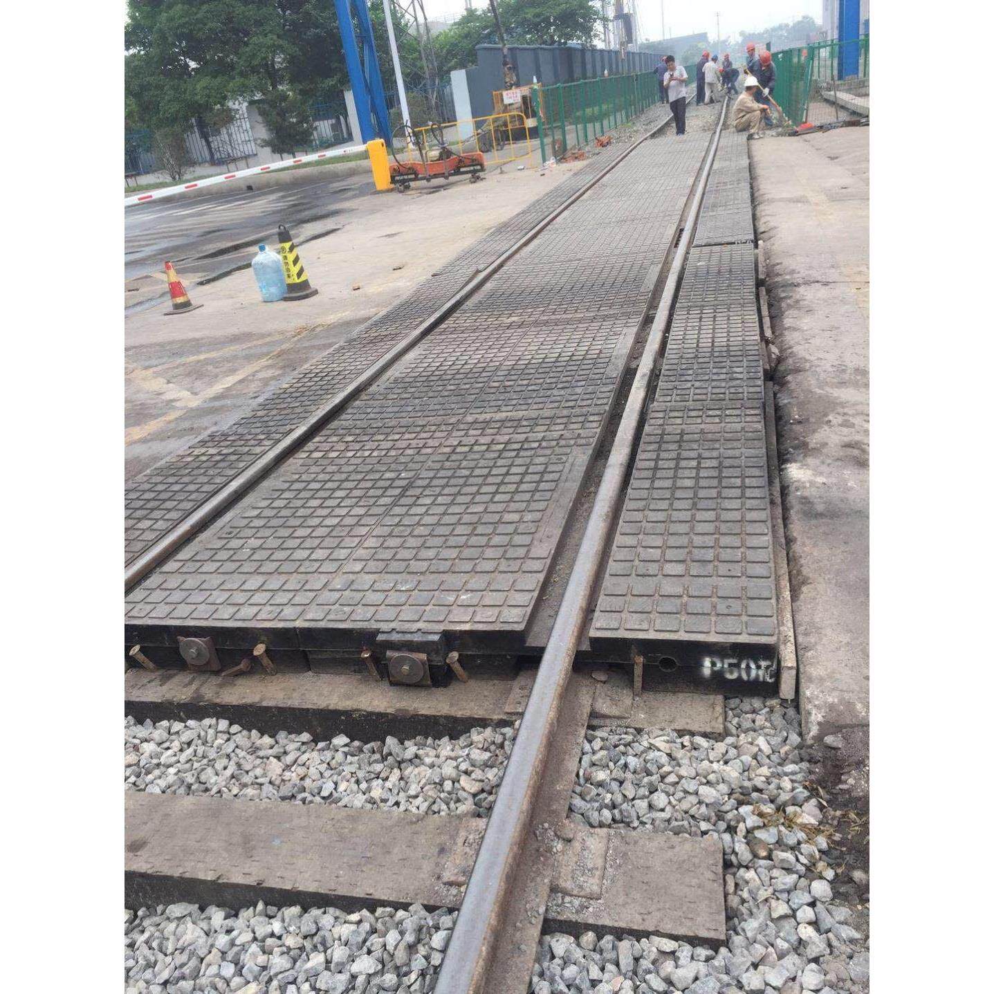 铁路道口板橡胶铁路胶垫平交道口垫片p43 p50p60火车橡胶道口板