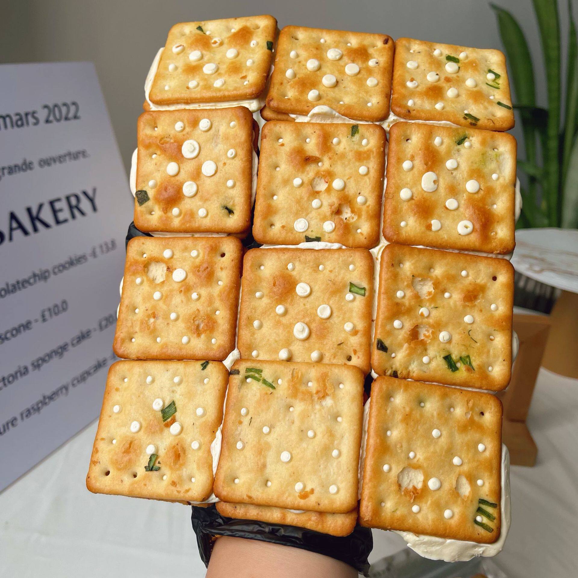 台湾香葱牛轧饼干手工葱香牛扎糖夹心饼牛轧小饼干12块装袋装180g