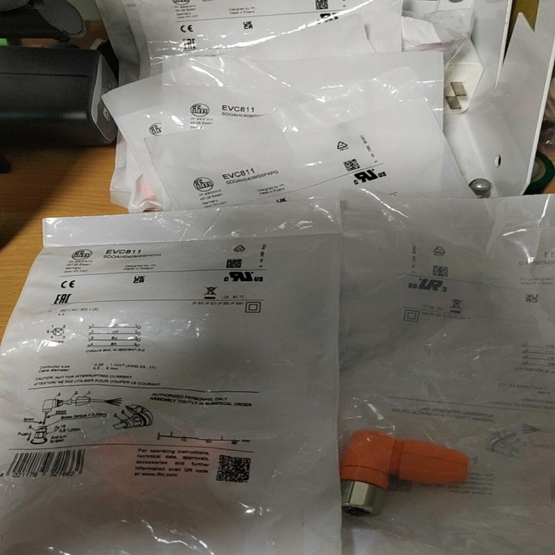 议价包邮IFM传感器插头EVC811继电器母头