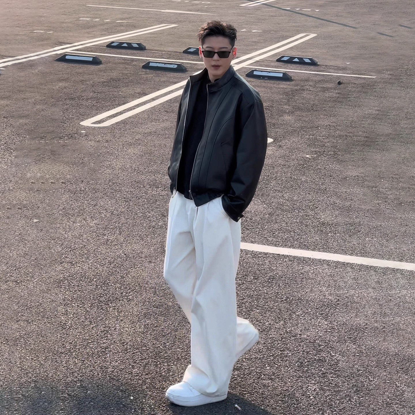 高端白色宽松直筒休闲裤子男士2025新款冬季加绒加厚弯刀西裤男款