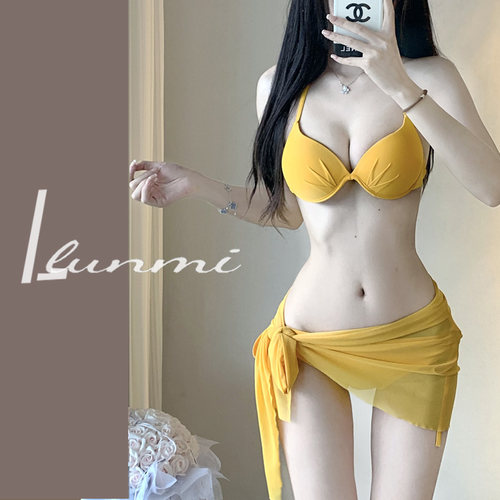LunMi辣妹显胸黄色新款聚拢钢托比基尼小胸聚拢沙滩度假温泉泳衣