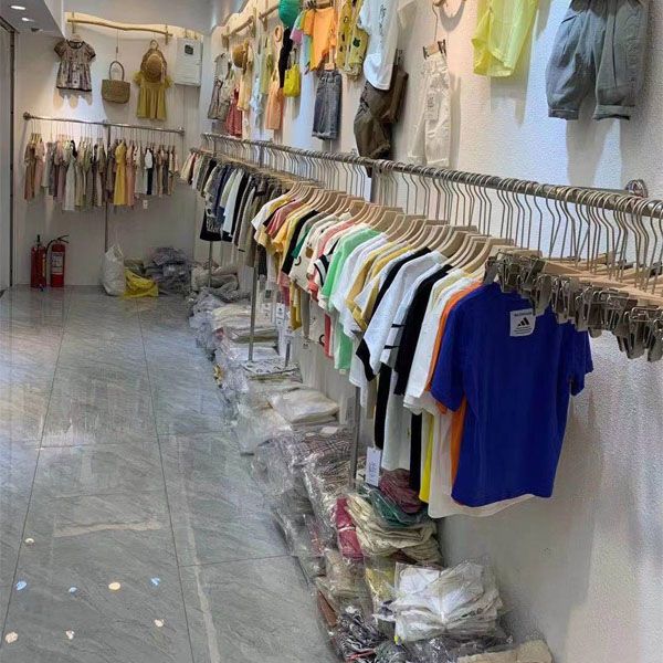 速发童装店展示架架墙不锈挂陈列架壁挂式服装店钢衣上装店靠墙货