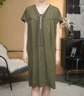 柯利亚诺夏季专柜同款卡其绿V领肩型连衣裙  LW0300(9UN) ￥2680