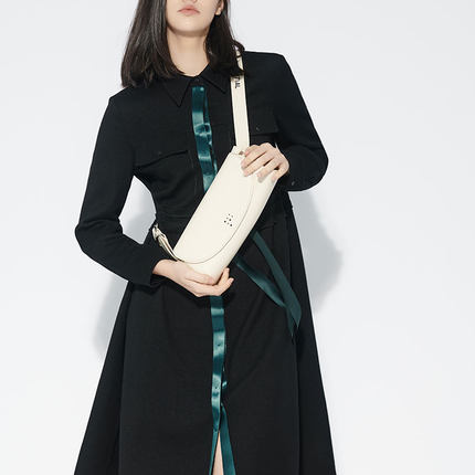 柯利亚诺春秋款黑色气质系带收腰拼接连衣裙LY4750(JUN)吊牌2490