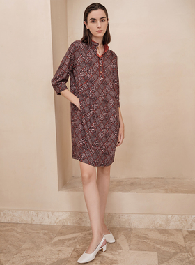 柯罗芭春秋专柜同款几何印花双层立领连衣裙  LW6531 ￥4390