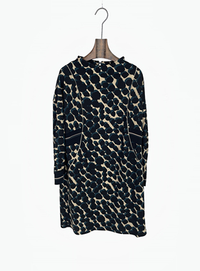 柯罗芭冬季专柜同款蓝黑驼花型圆领 连衣裙  LT6859 ￥3490