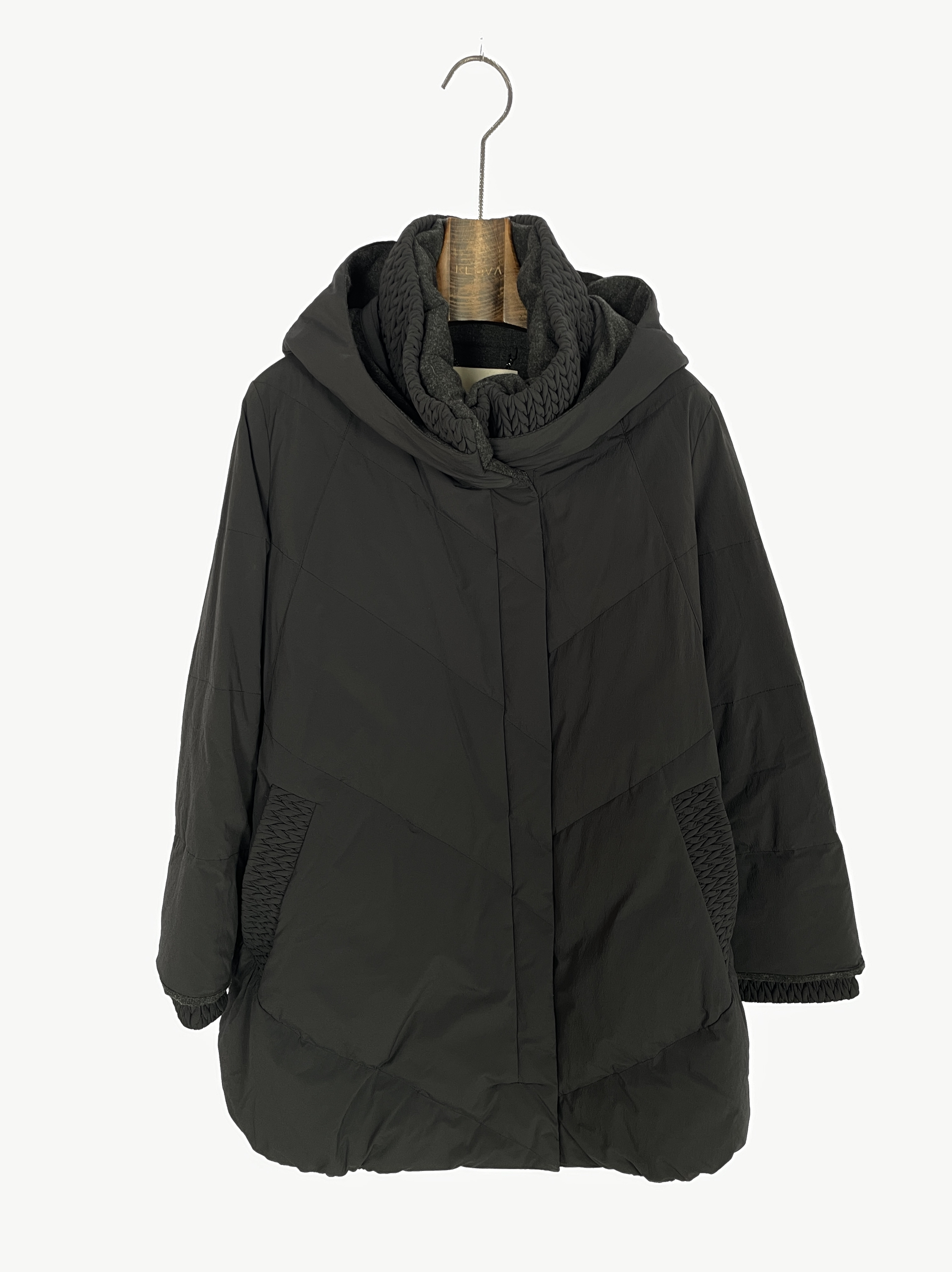 柯罗芭冬季专柜同款绗缝翻领连帽梨子型宽松羽绒服  YZ7155