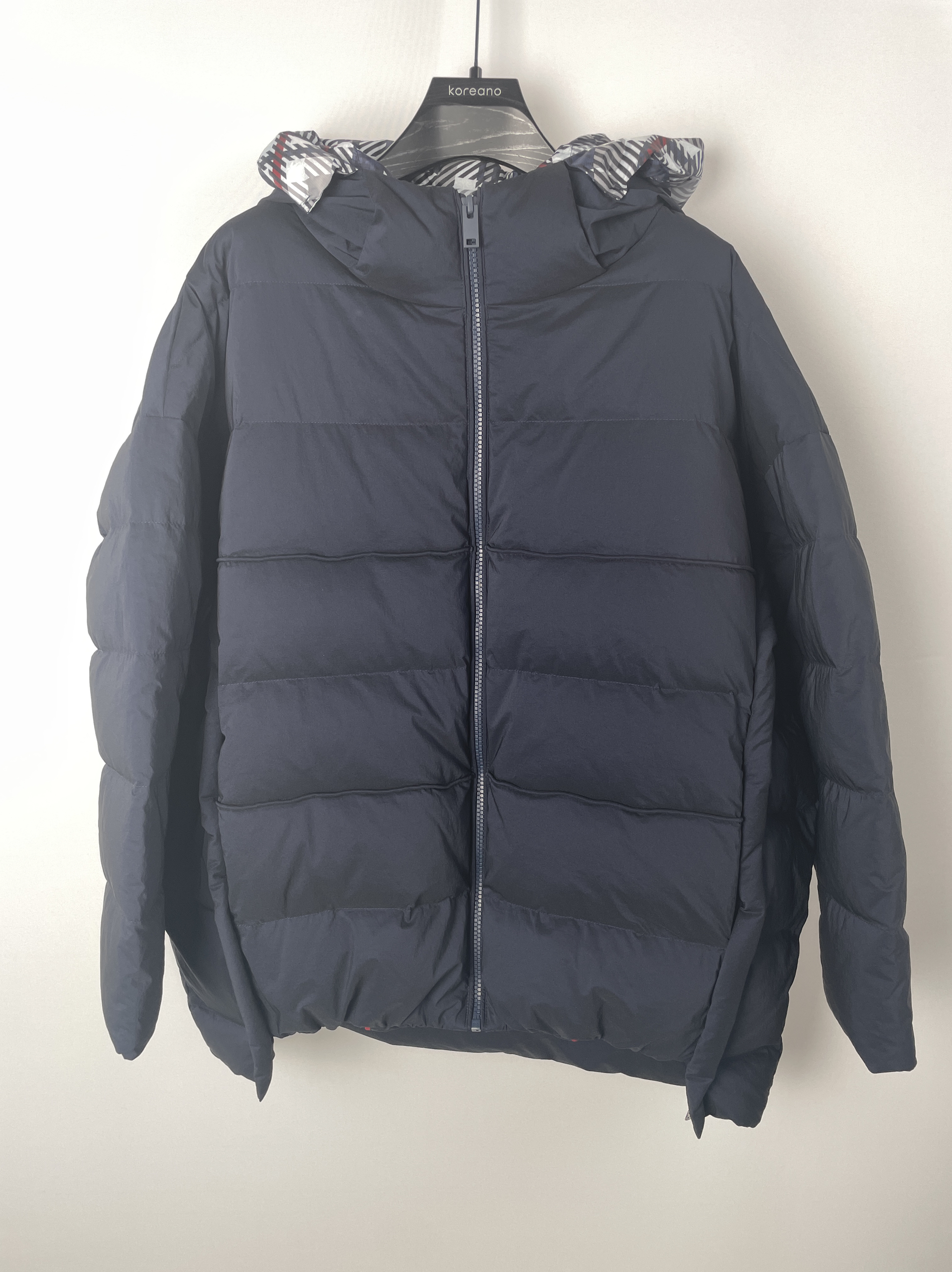 柯利亚诺冬季专柜同款藏蓝色短款连帽羽绒服  YZ3056A吊牌价7200