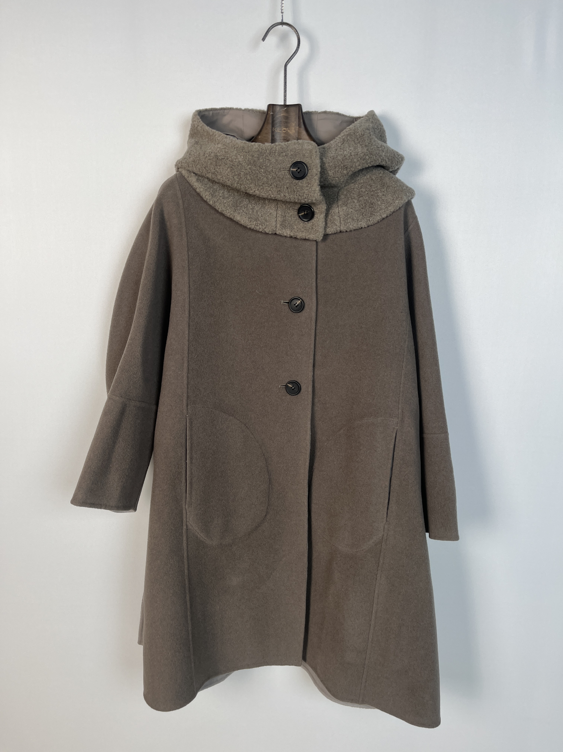 柯罗芭冬季专柜同款灰驼A型大衣  FY7208 ￥9900