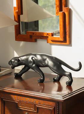 采购产品吸引财富和运气，豹纹饰品，入口桌面，古董风格的猎豹，