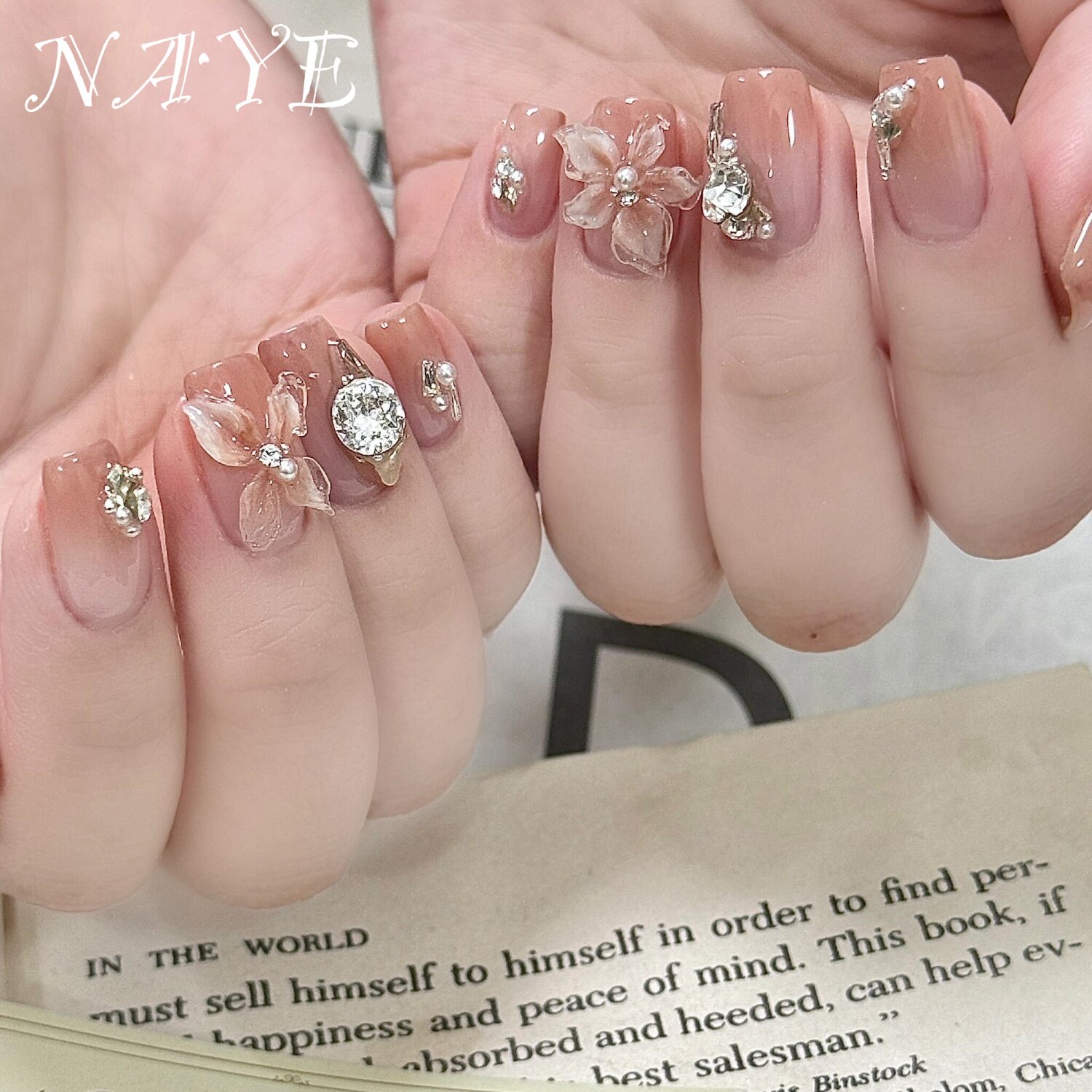 NAYE穿戴甲美甲纯手工定制短款裸色立体雕花满钻婚纱孕妇可拆卸甲