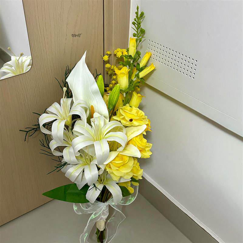 速发毕业手捧花花束百合花假花仿真手捧花仿真花花束毕业花束拍照