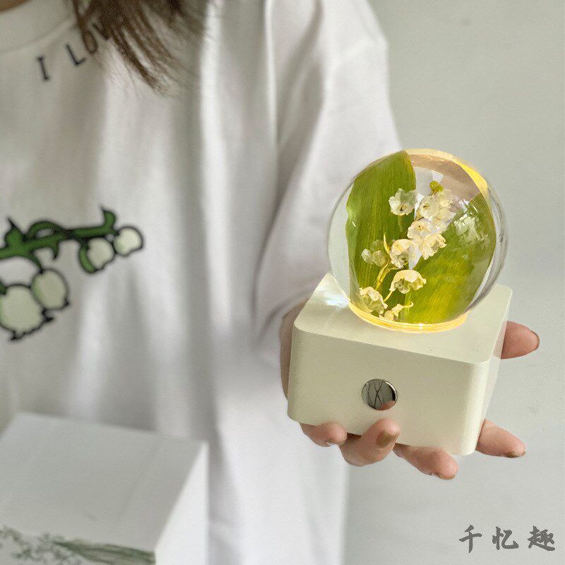 现货速发BKK实用铃兰花小夜灯水晶球摆件真花标本送友生日七夕情