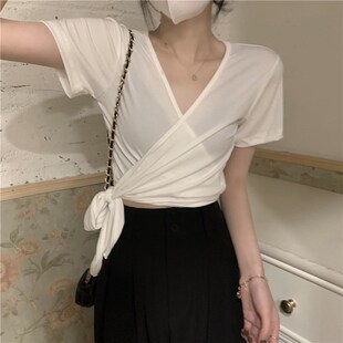 速发设计感交叉绑带v领t恤2024早春新款辣妹紧身短款白色上衣服