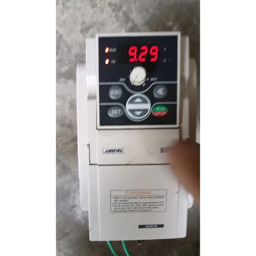 220V四方变频器E310-2S0007B0.75KW  拆