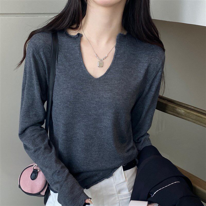 现货上衣a女长袖v领设计感毛衣2023早秋新款木耳边衫秋冬