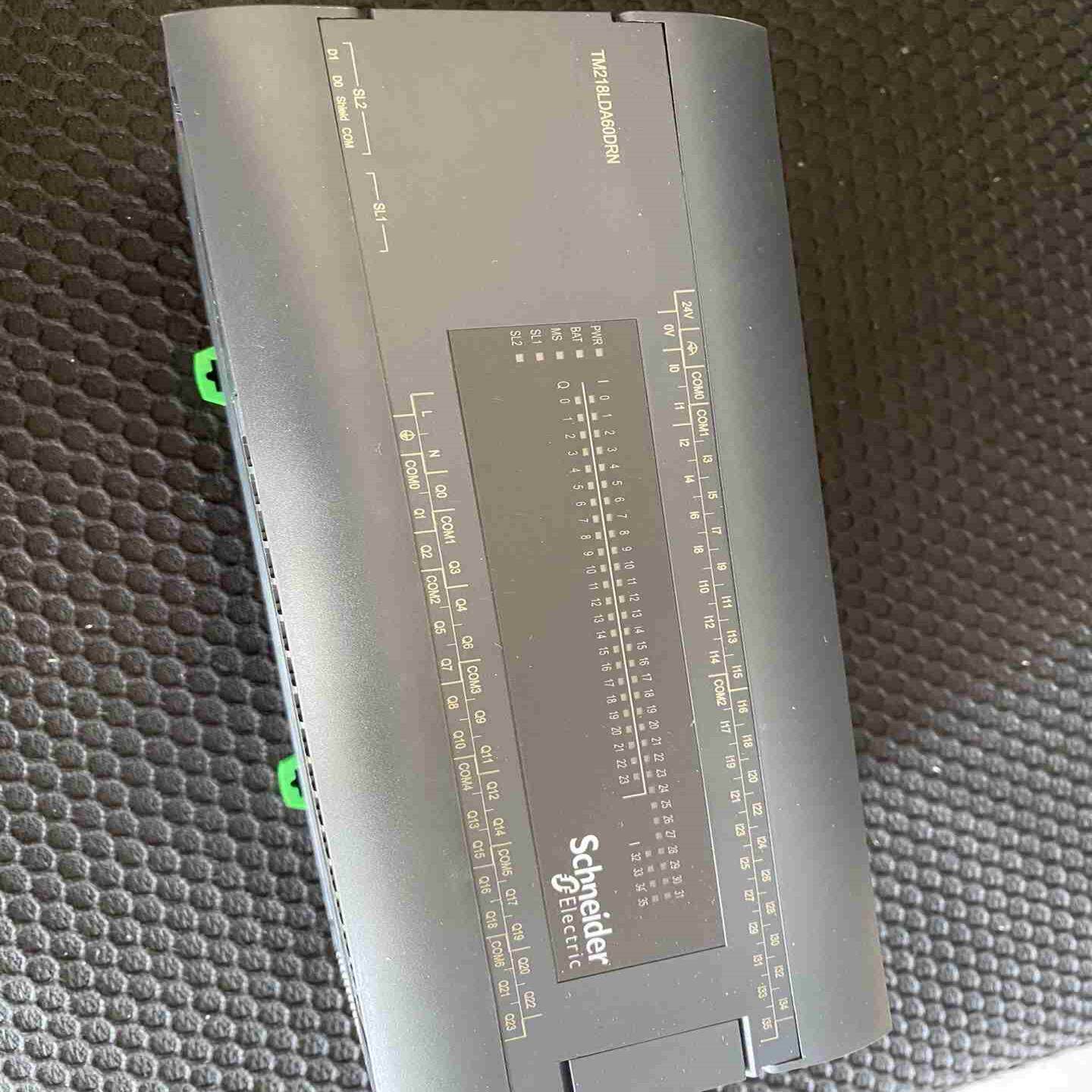 施耐德 TM218LDA60DRN九新成色如图议价