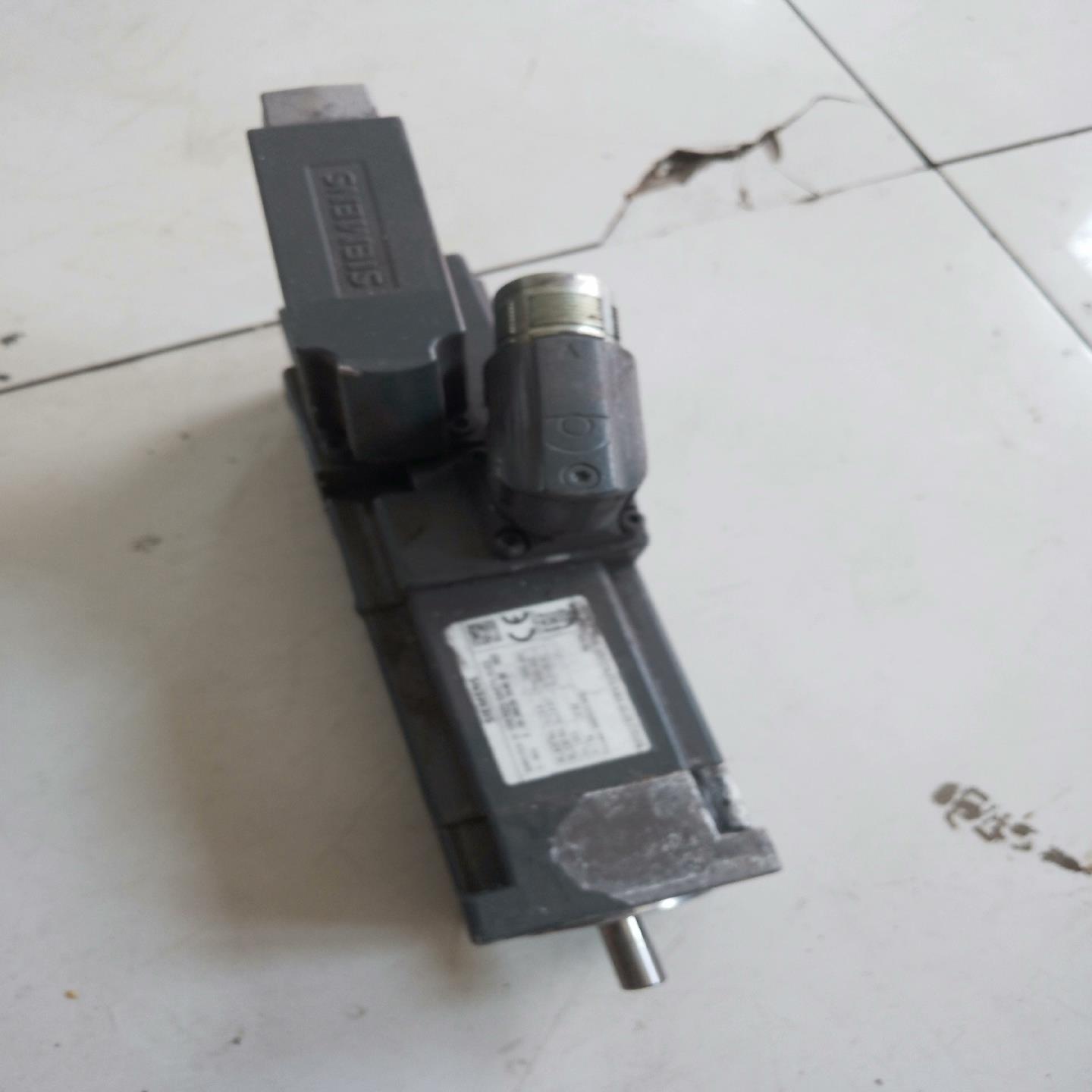 西门子伺服电机，1FK7022-5AK71-1LG3，功能包（崽载电子）