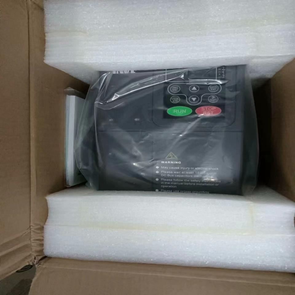 英威腾变频器CHV180-2R2G-S2品  议价（憨憨电子）