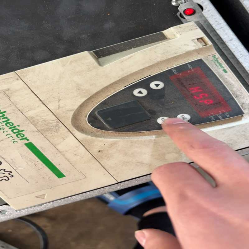 变频器atv61fhd30n4z 有两个~询价