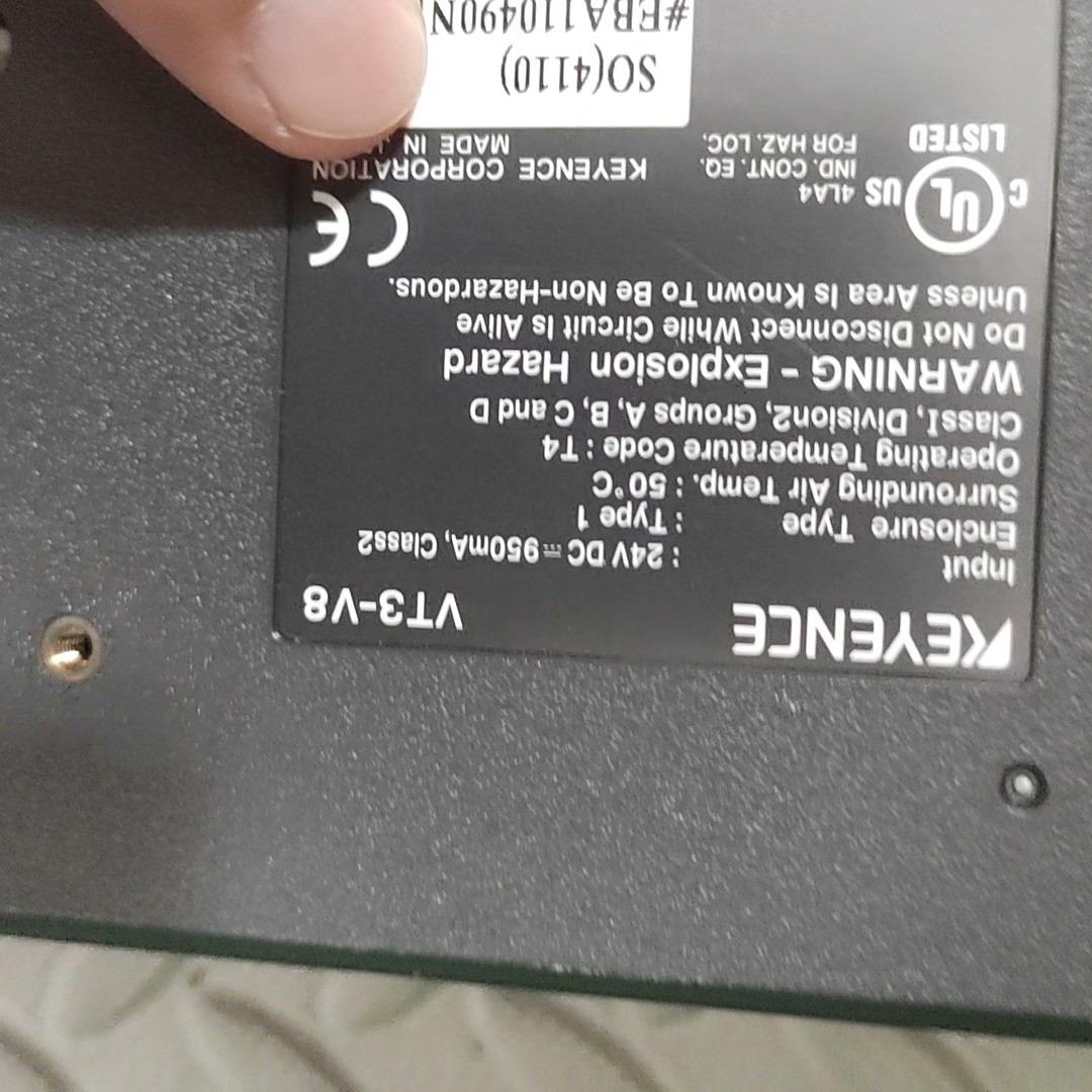 议~基恩士触摸屏VT3-V8。一个,正面有点破损